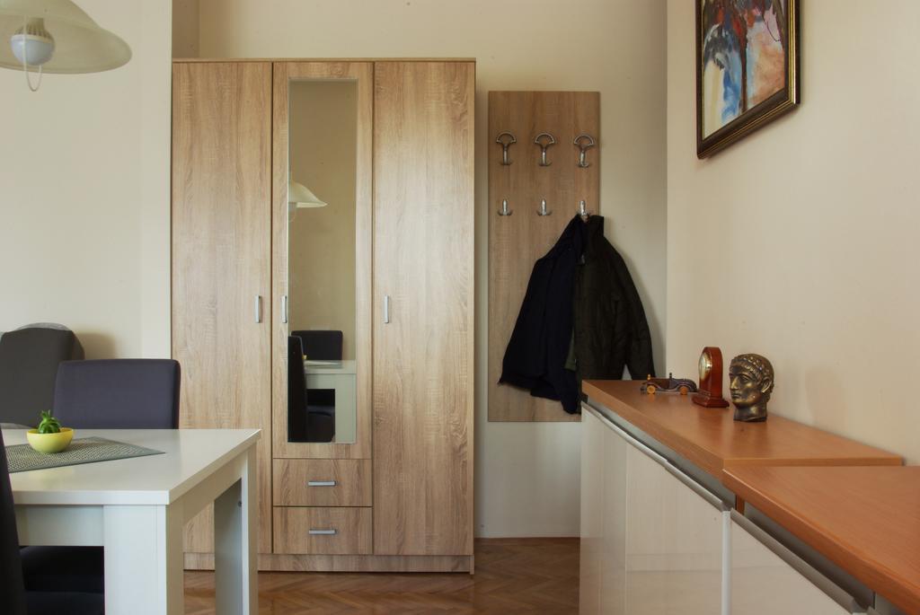 Square Studio Apartment Ni Exterior foto