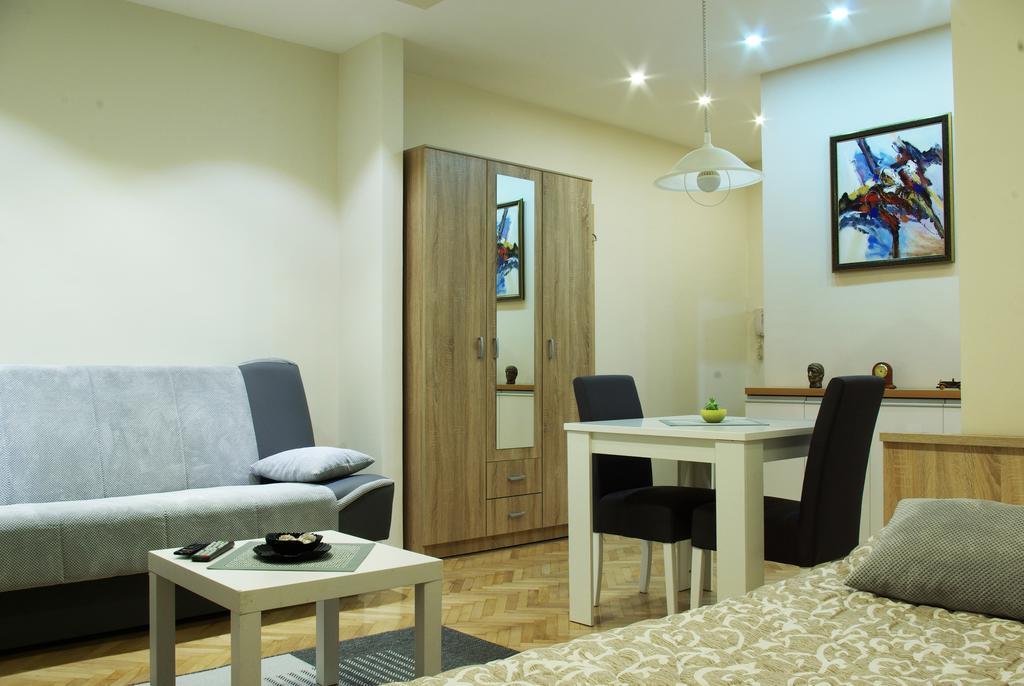 Square Studio Apartment Ni Exterior foto