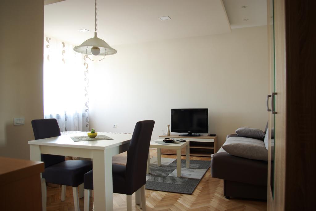 Square Studio Apartment Ni Exterior foto